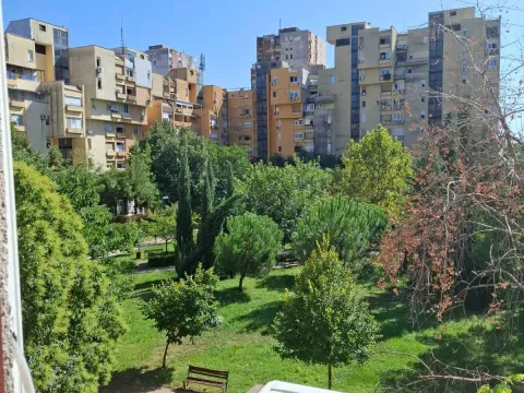 Izdavanje, dvosoban stan, 86m², Blok 5, Podgorica - image 2