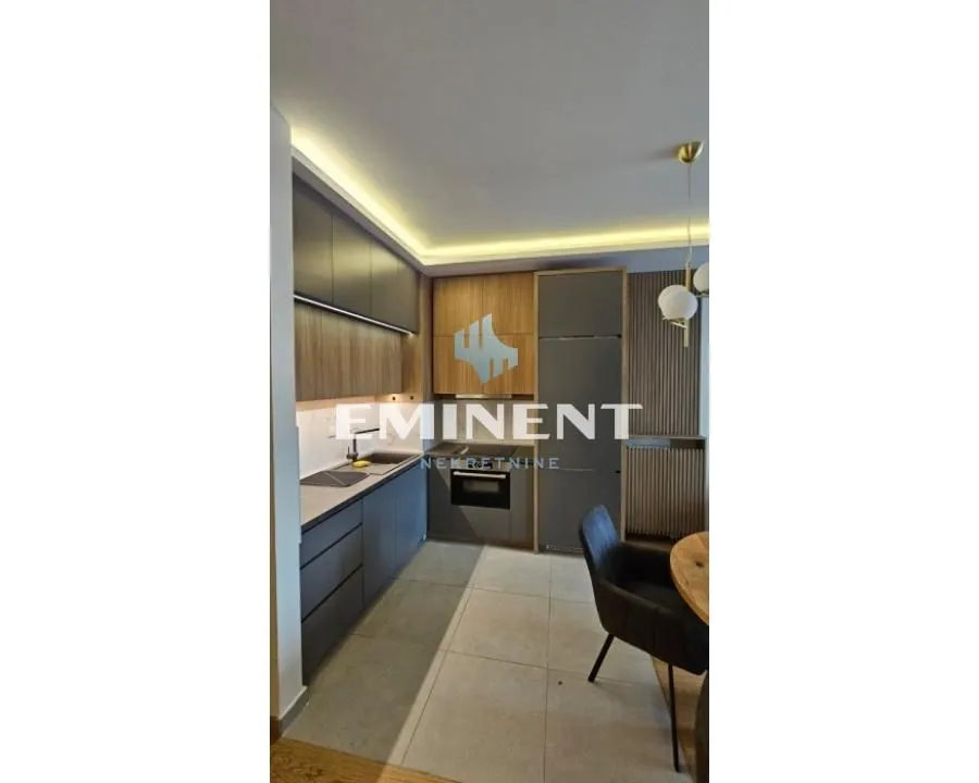 Prodaja, trosoban stan, 70m², Novi Beograd Blok 65, Novi Beograd Sve Podlokacije