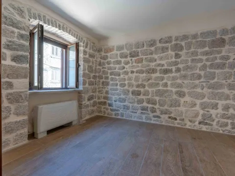 Prodaja, kuća, 130m², Muo, Kotor - image 25