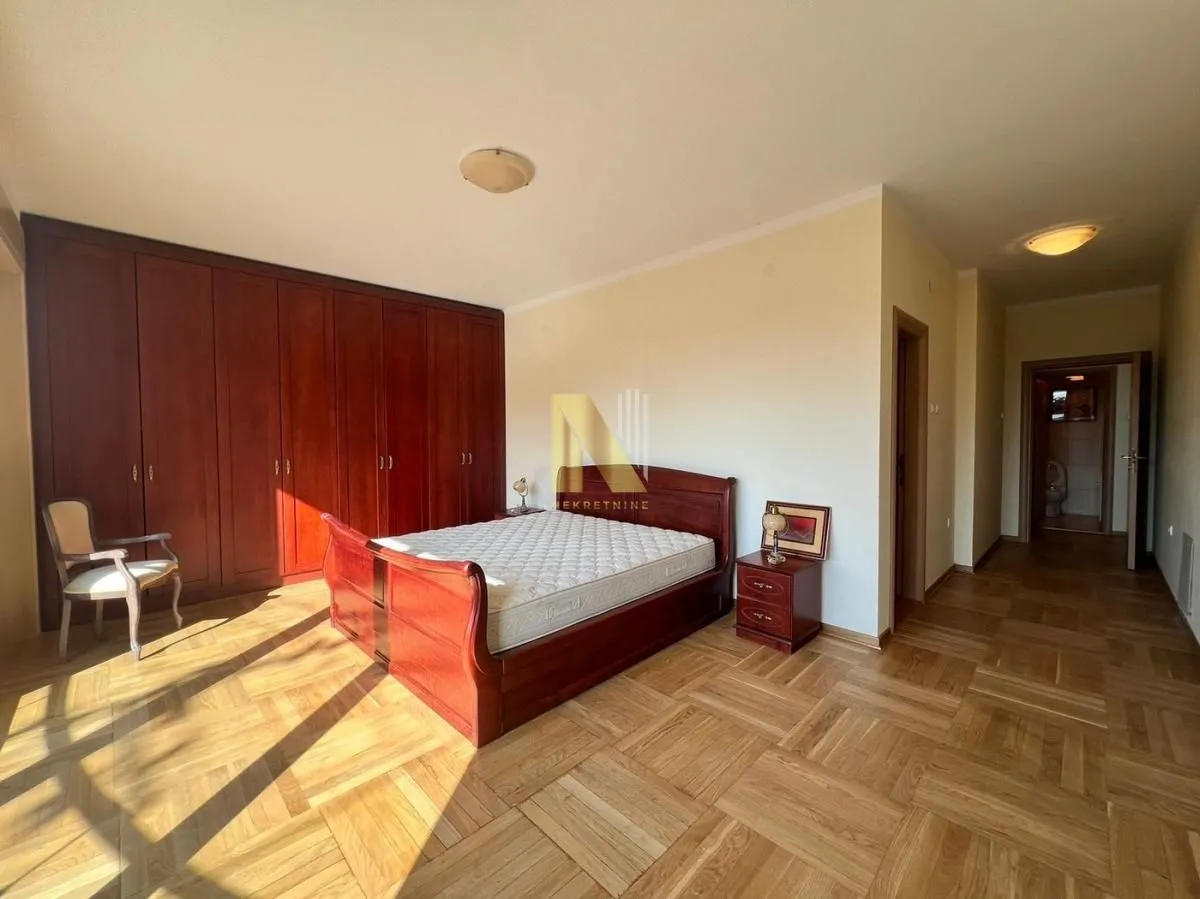 Izdavanje, kuća, 450m², Sremska Kamenica, Petrovaradin