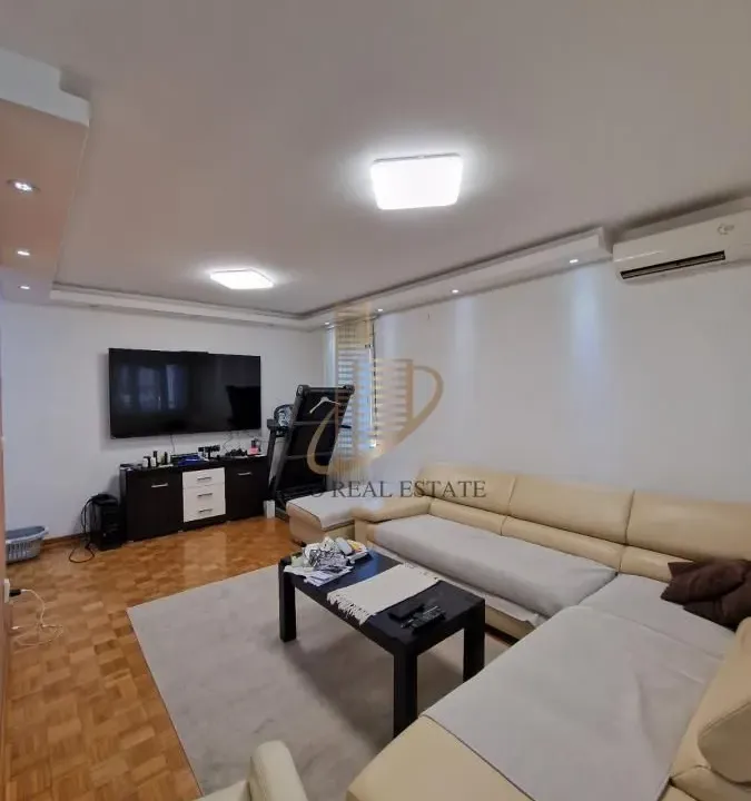 Izdavanje, trosoban stan, 71m², Novi Beograd Blok 22, Novi Beograd Sve Podlokacije