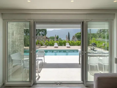 Sale, house, 250m², Orahovac, Kotor - image 11