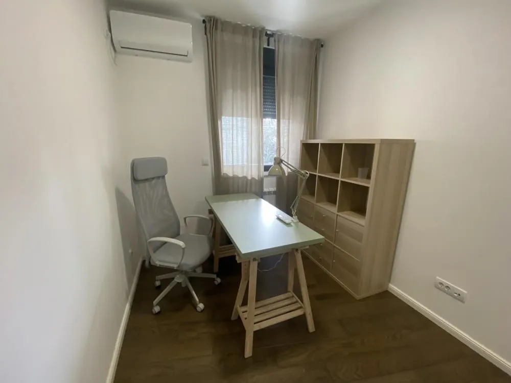 Rent, two bedroom apartment, 77m², Južni Bulevar, Vračar Sve Podlokacije