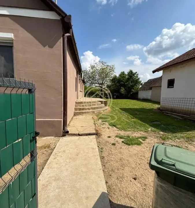 Prodaja, kuća, 145m², Rumenka, Novi Sad Sve Podlokacije