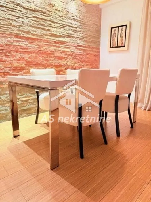 Izdavanje, trosoban stan, 100m², Vračar Hram, Vračar Sve Podlokacije