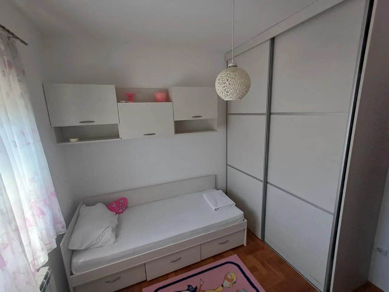Izdavanje, trosoban stan, 95m², Zelenika, Herceg Novi