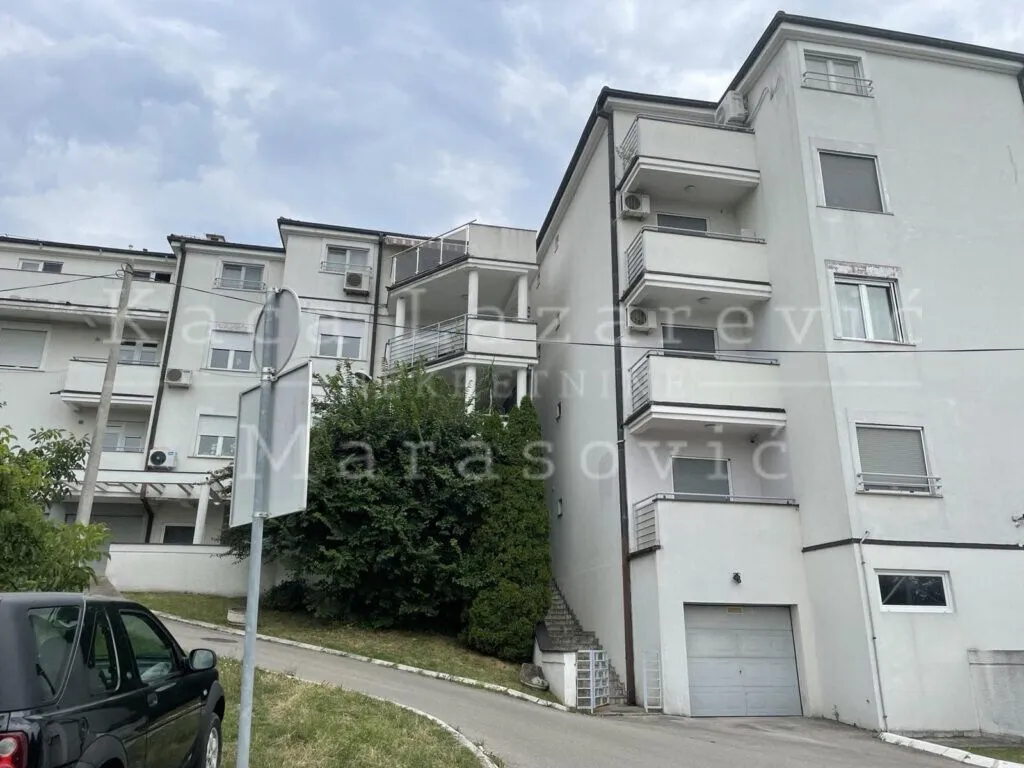 Izdavanje, trosoban stan, 126m², Savski Venac, Beograd