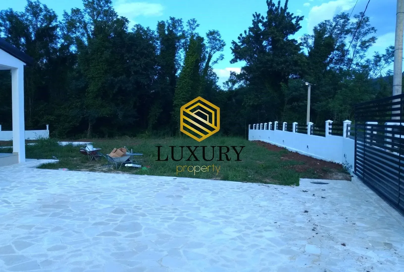 Izdavanje, kuća, 140m², Velje Brdo, Podgorica