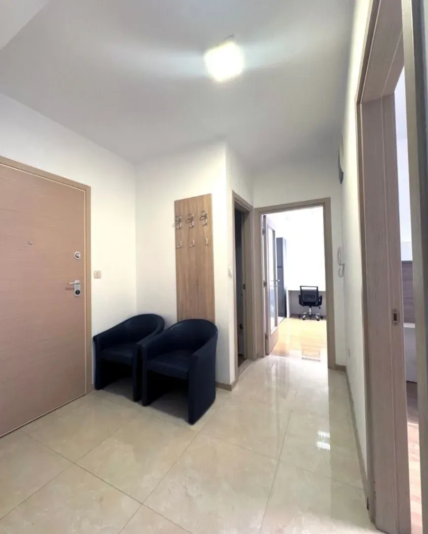 Izdavanje, poslovni prostor, 75m², City Kvart, Podgorica
