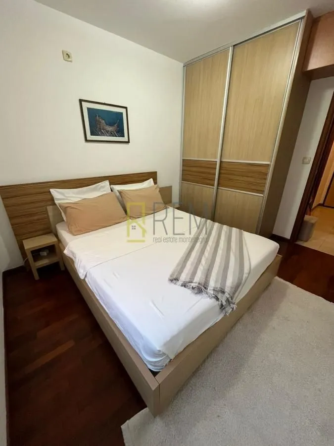 Izdavanje, jednosoban stan, 43m², Stari Aerodrom, Podgorica