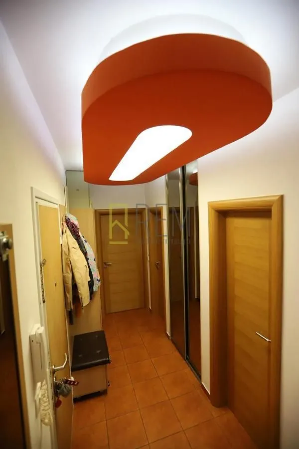 Prodaja, četvorosoban stan, 136m², Centar, Podgorica
