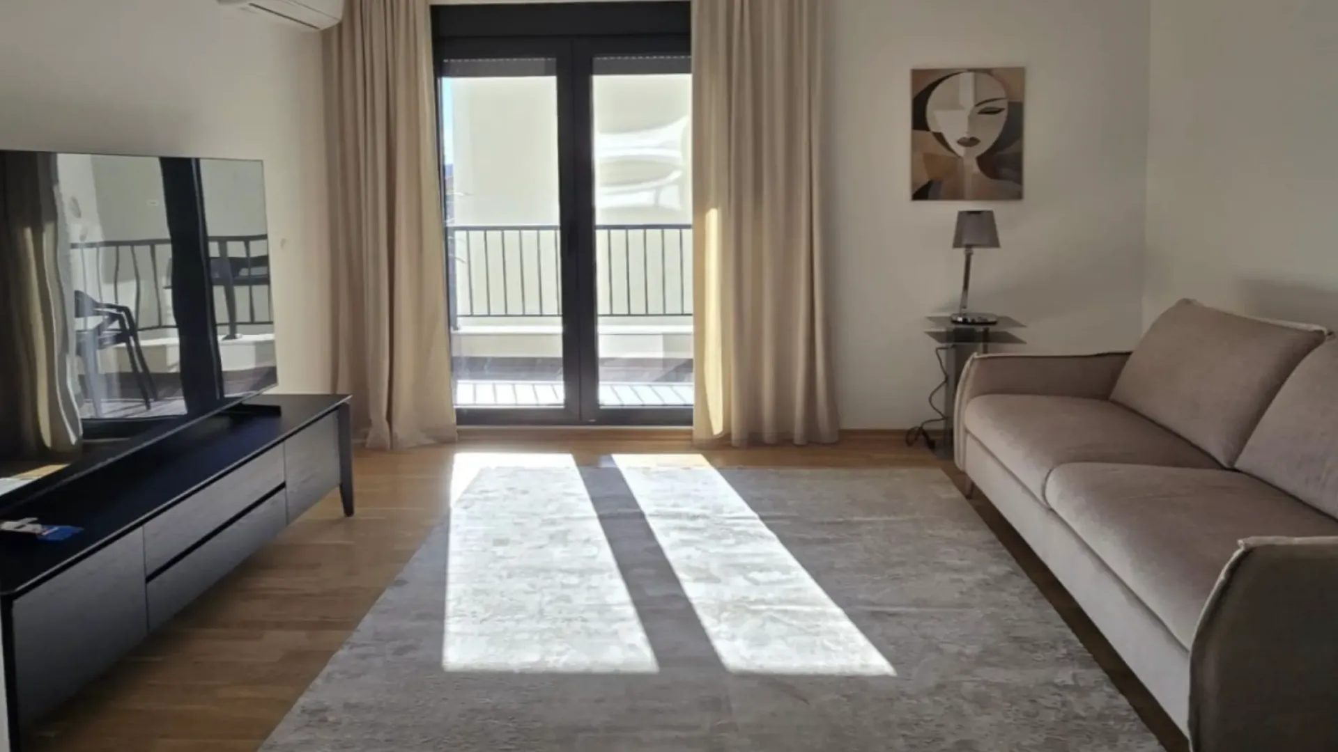 Izdavanje, dvosoban stan, 61m², Pod Kuk, Tivat