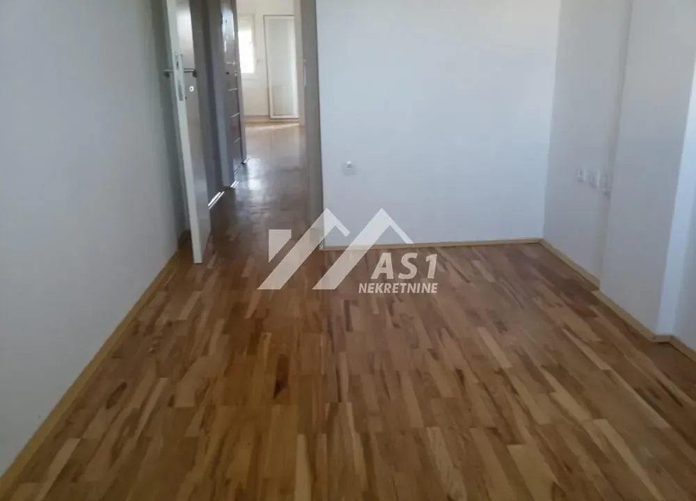 Izdavanje, jednosoban stan, 36m², Bulevar Evrope, Novi Sad Sve Podlokacije