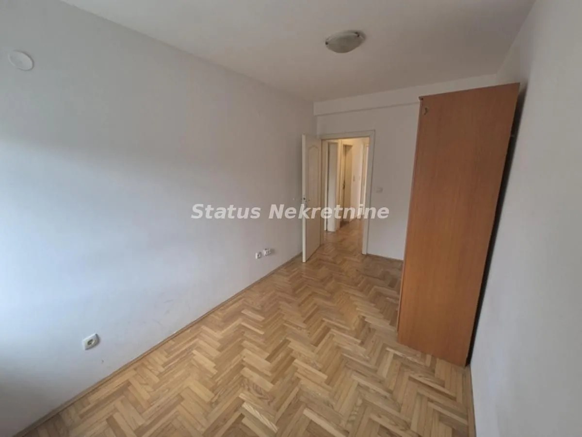 Izdavanje, dvosoban stan, 55m², Centar, Novi Sad