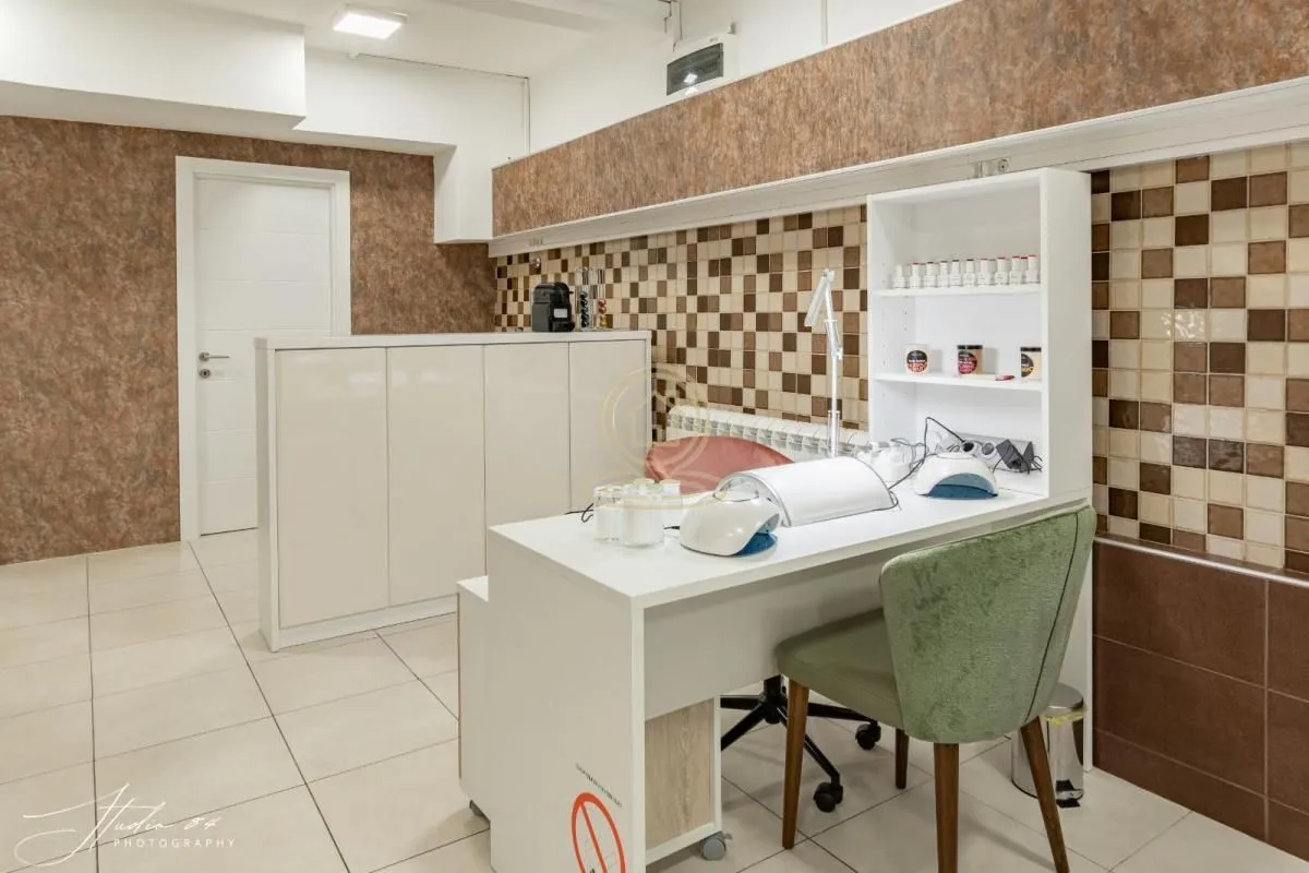 Sale, office space, 140m², Čubura, Beograd