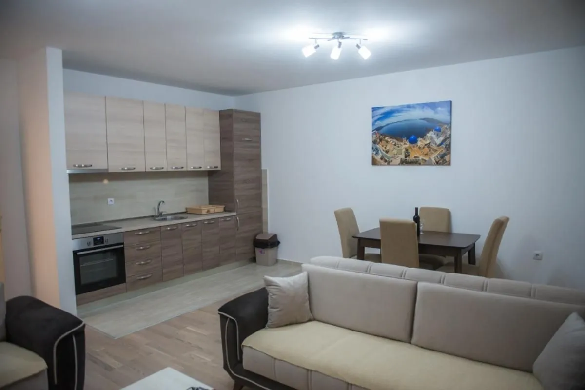 Prodaja, dvosoban stan, 83m², Dobrota, Kotor