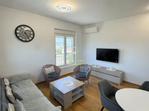Izdavanje, dvosoban stan, 66m², Stari Aerodrom, Podgorica