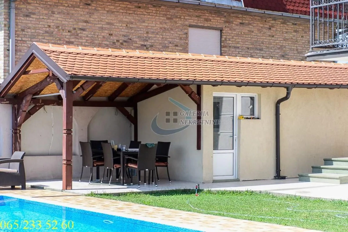 Prodaja, četvorosoban stan, 99m², Farmaceutski Fakultet, Voždovac Sve Podlokacije