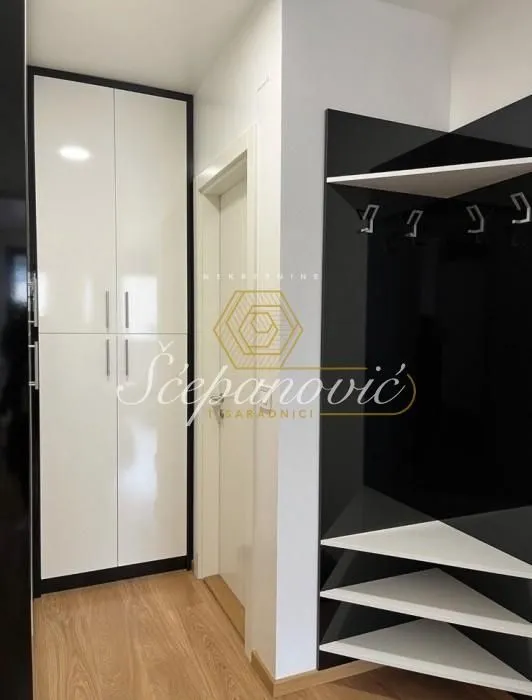 Izdavanje, dvosoban stan, 56m², Centar, Novi Sad