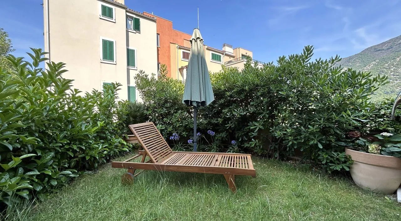 Prodaja, dvosoban stan, 92m², Morinj, Kotor