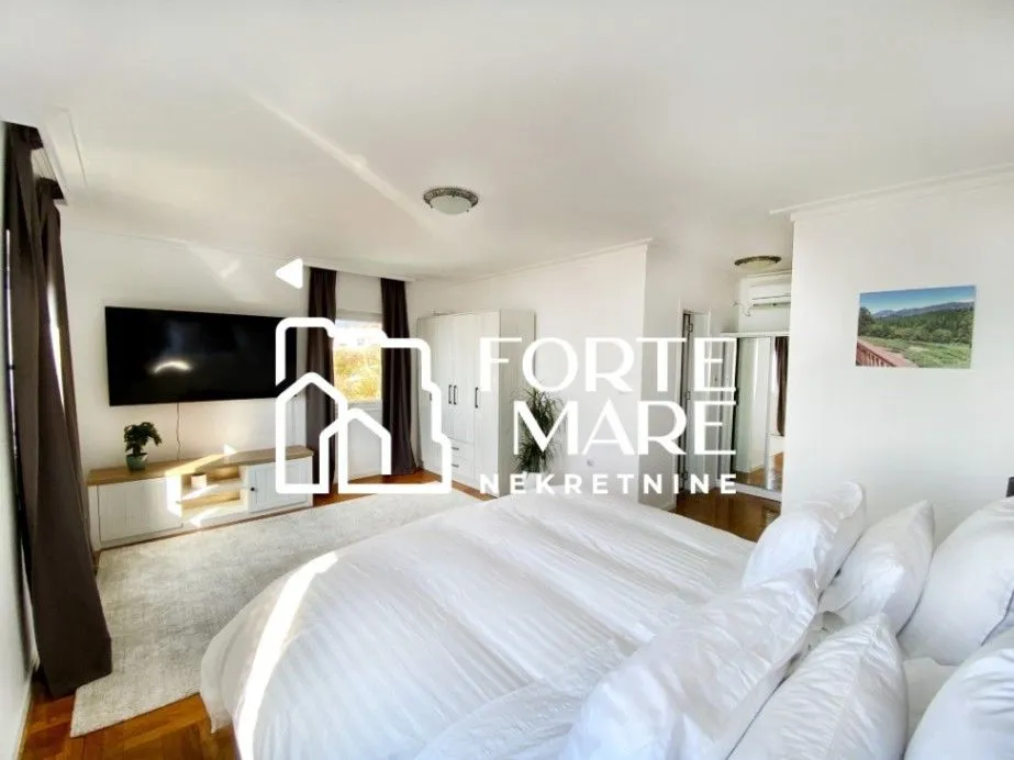 Prodaja, kuća, 250m², Blizikuće, Budva