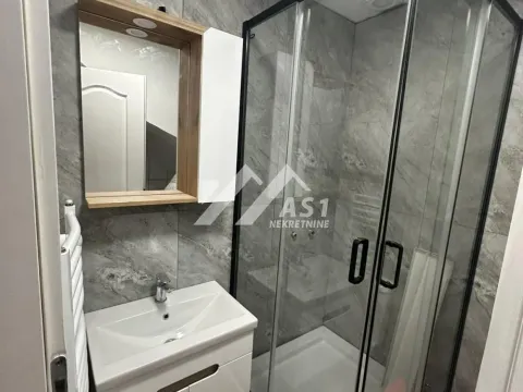 Izdavanje, trosoban stan, 80m², Centar, Novi Sad - image 9