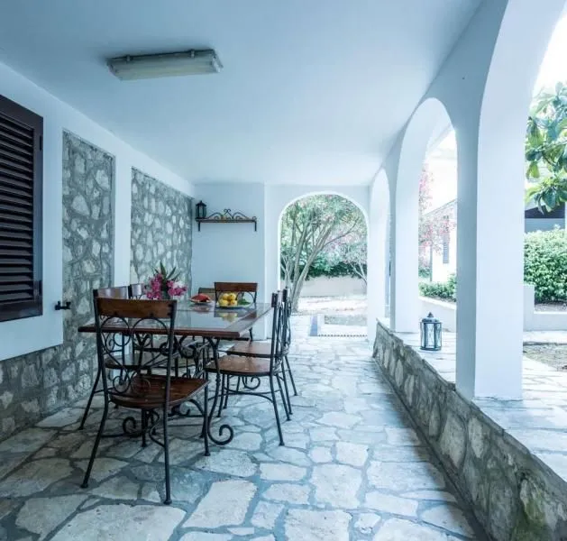 Prodaja, četvorosoban stan, 180m², Kotor, Crna Gora