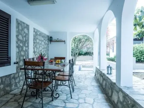 Prodaja, četvorosoban stan, 180m², Kotor, Crna Gora - image 9