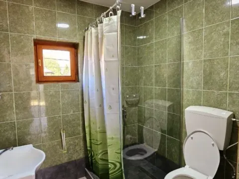 Izdavanje, dvosoban stan, 65m², Humci, Cetinje - image 11