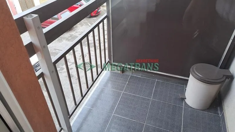 Izdavanje, dvosoban stan, 42m², Centar, Novi Sad