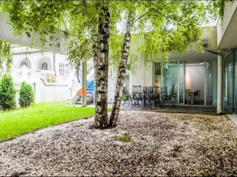 Izdavanje, kuća, 560m², Veliki Mokri Lug, Zvezdara Sve Podlokacije - image 21