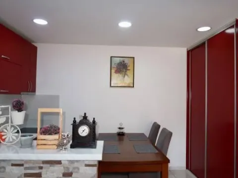 Izdavanje, dvosoban stan, 70m², Dumidran, Tivat - image 10