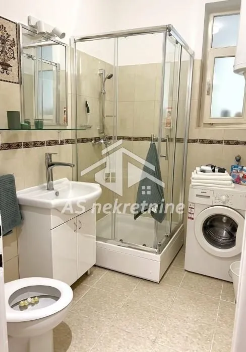 Izdavanje, dvosoban stan, 67m², Kalenić Pijaca, Vračar Sve Podlokacije