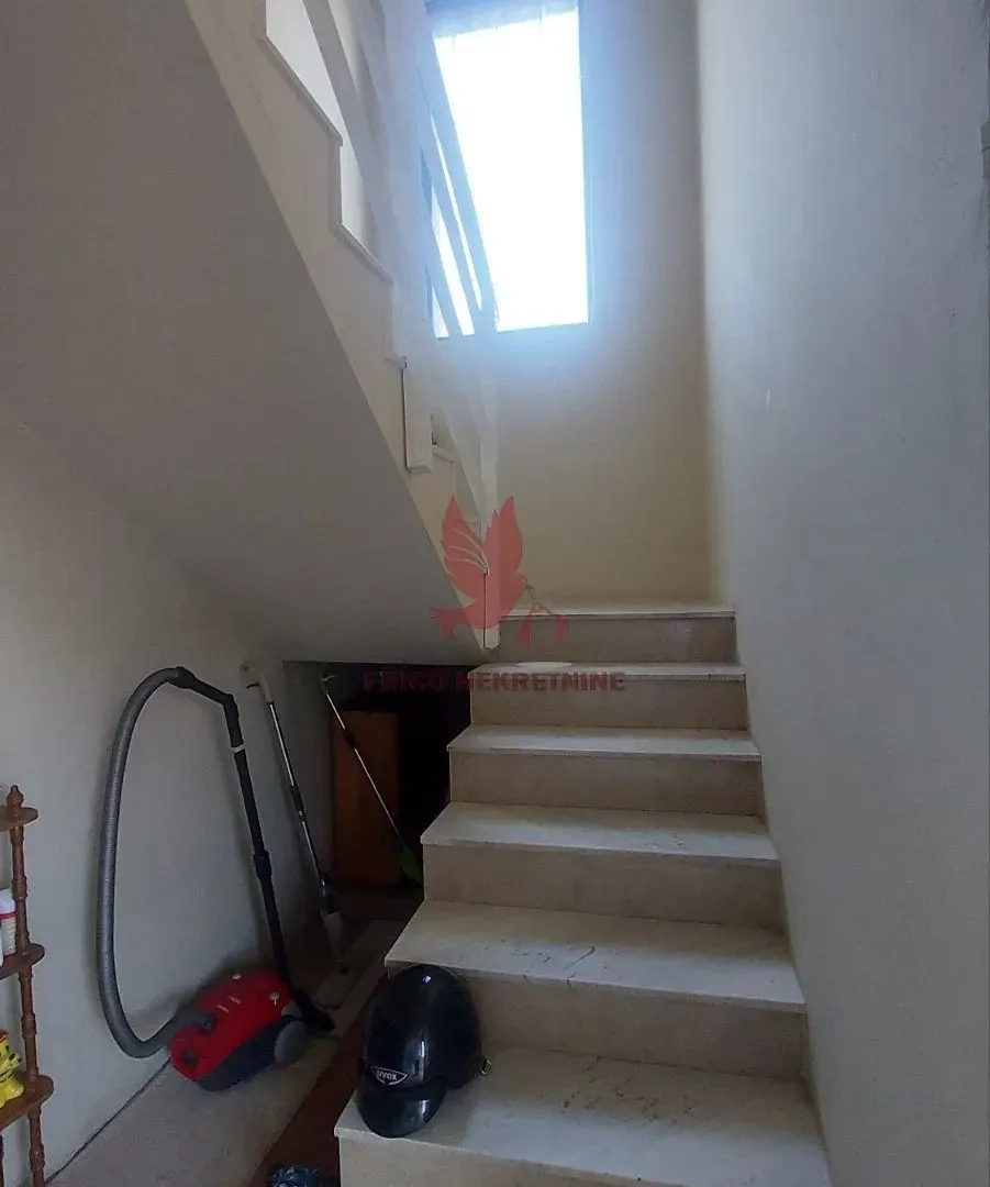 Prodaja, kuća, 210m², Medjulužje, Mladenovac