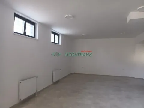 Izdavanje, poslovni prostor, 70m², Centar, Novi Sad