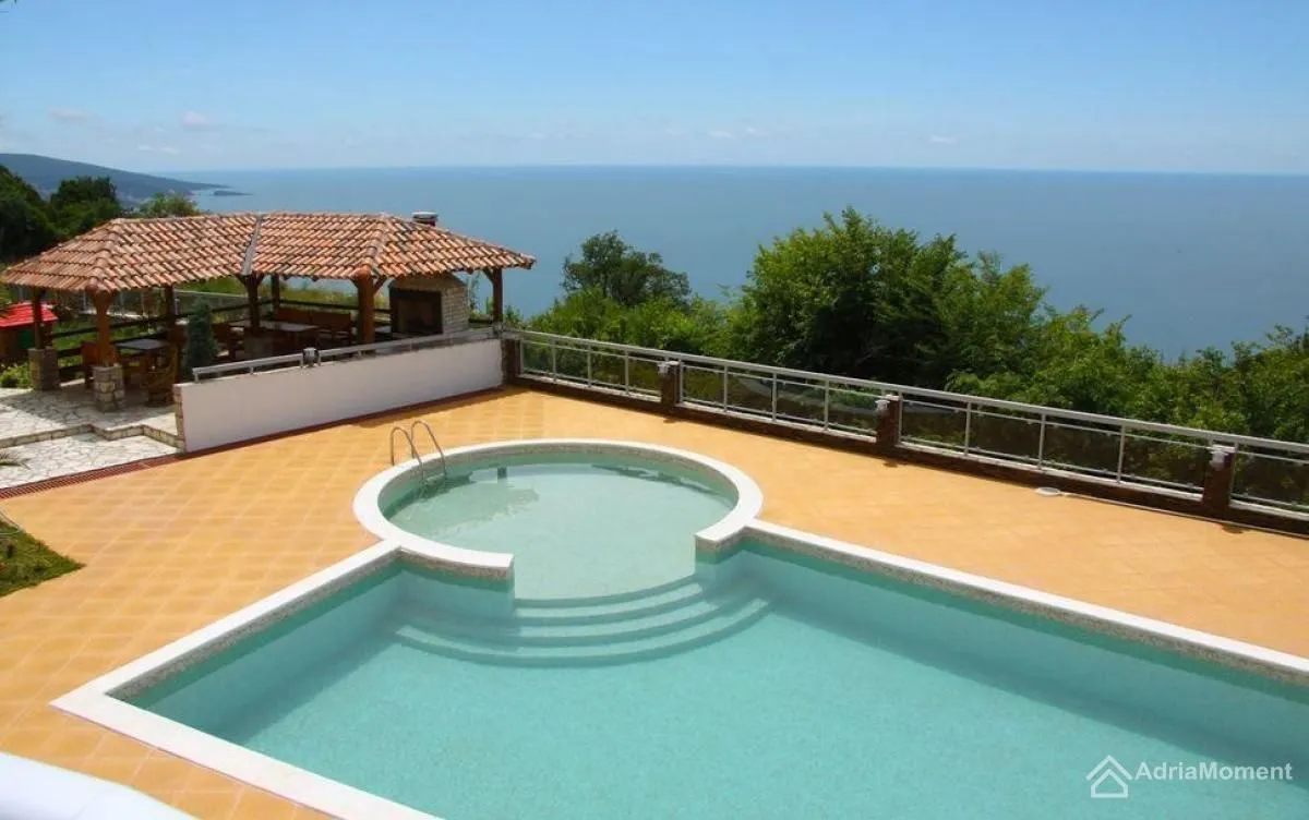 Sale, four bedroom apartment, 240m², Dobre Vode, Bar