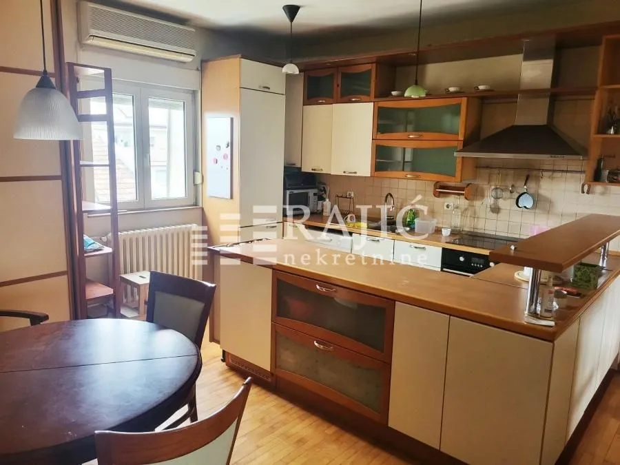 Izdavanje, trosoban stan, 94m², Čubura, Beograd