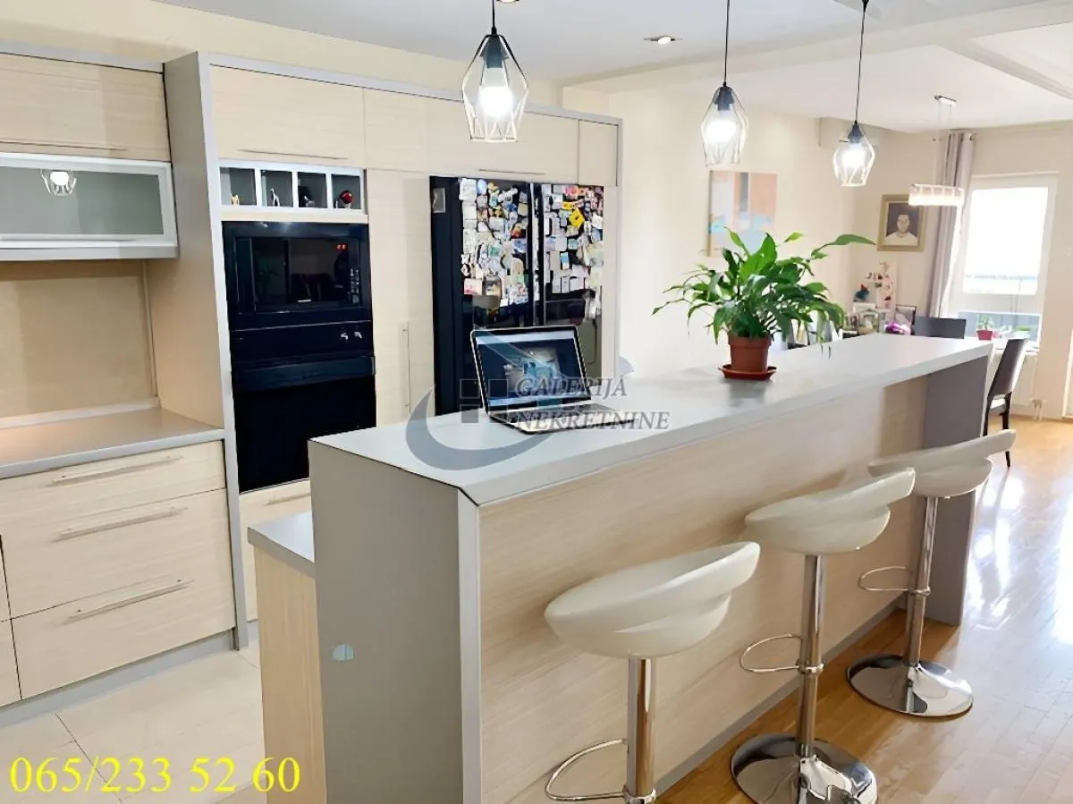Prodaja, četvorosoban stan, 157m², Đeram Pijaca, Beograd