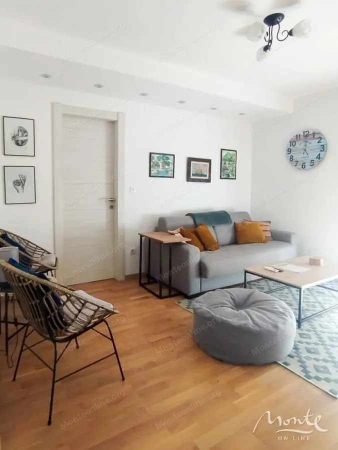 Prodaja, jednosoban stan, 46m², Centar, Tivat
