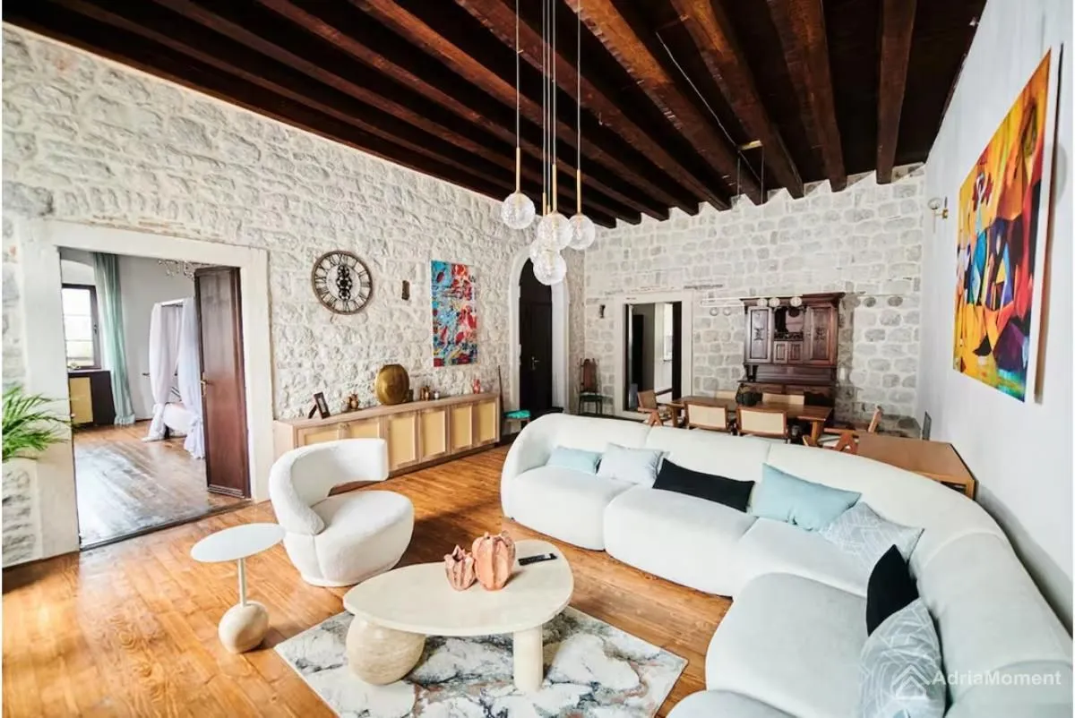 Prodaja, dvosoban stan, 129m², Dobrota, Kotor