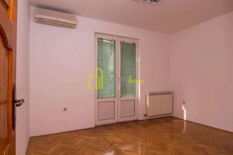 Izdavanje, kuća, 400m², Momišići, Podgorica