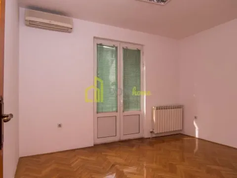 Izdavanje, kuća, 400m², Momišići, Podgorica - image 11