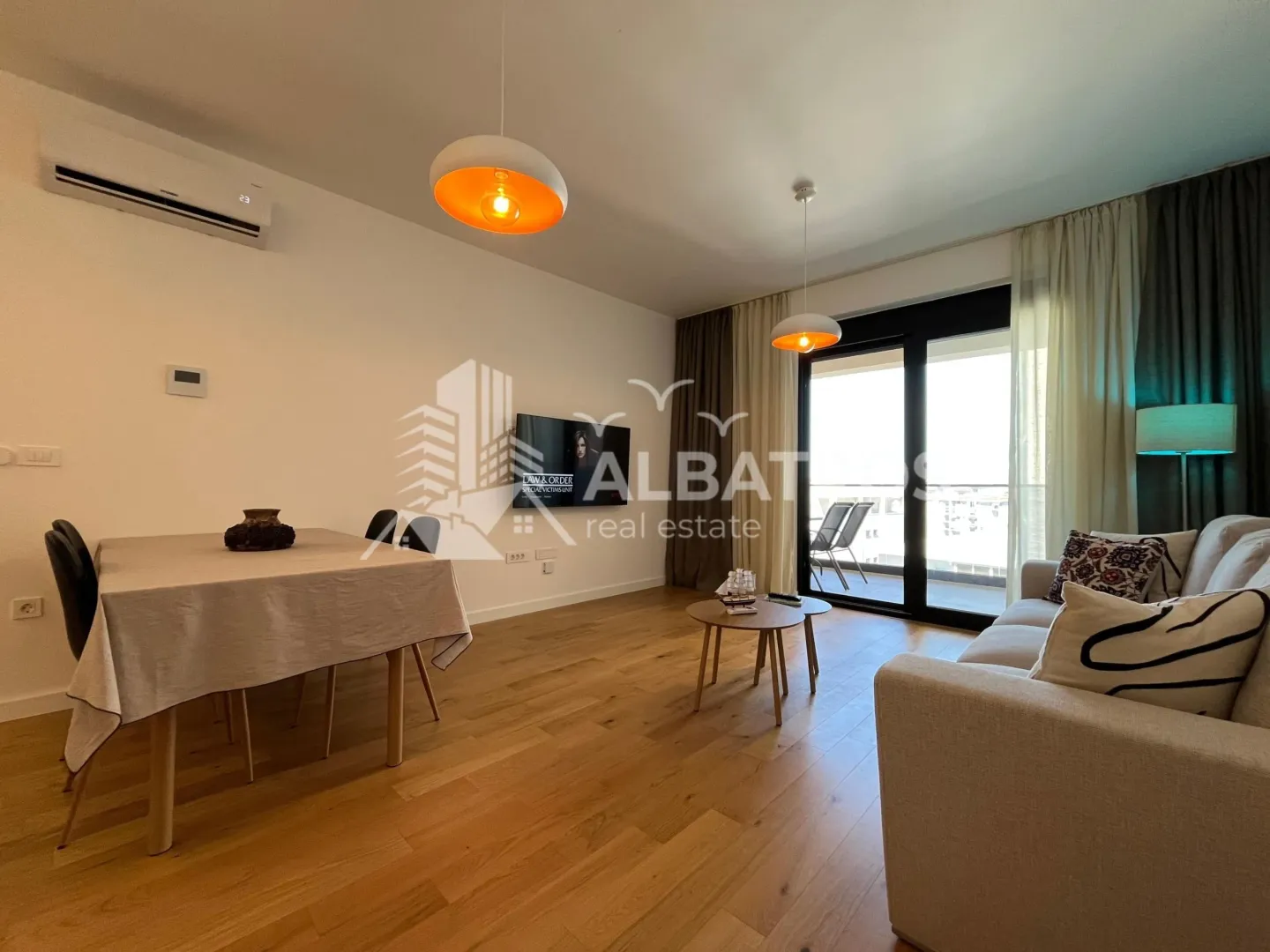 Izdavanje, jednosoban stan, 63m², Centar, Bar