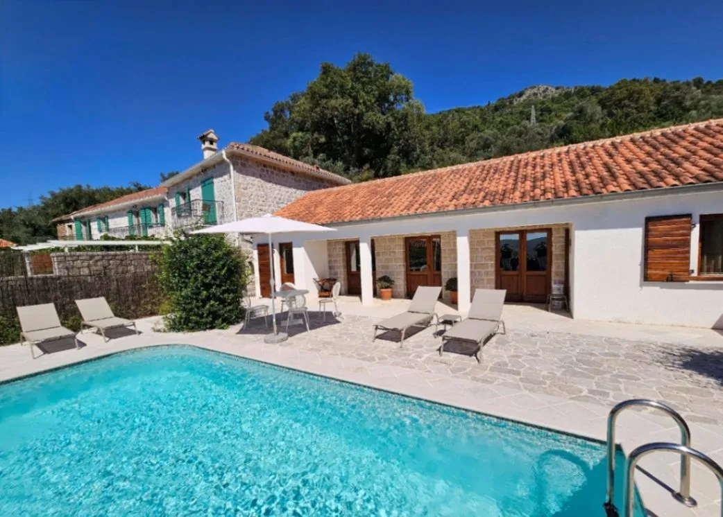 Izdavanje, kuća, 90m², Kotor, Crna Gora