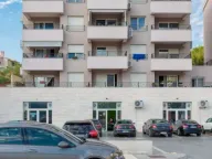 Rent, two bedroom apartment, 70m², Dobrota, Kotor - image 10