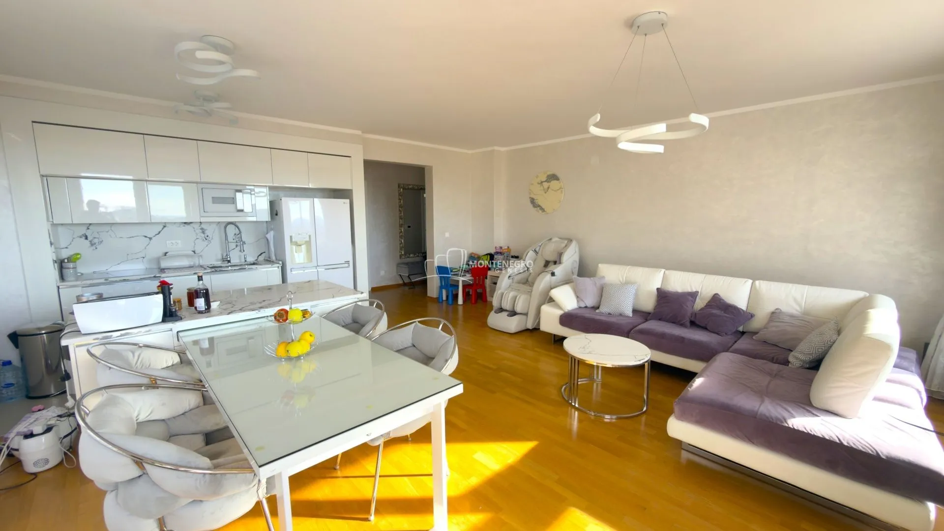 Prodaja, trosoban stan, 383m², Bečići, Budva