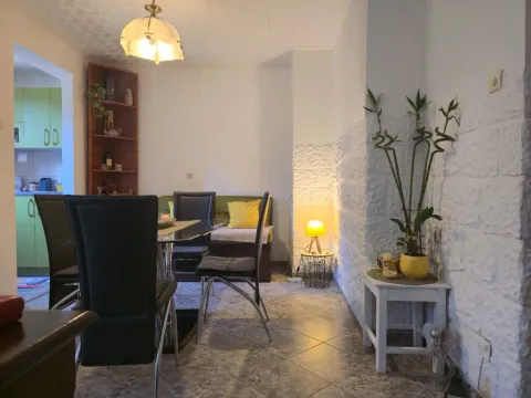 Sale, one bedroom apartment, 35m², Škaljari, Kotor - image 2