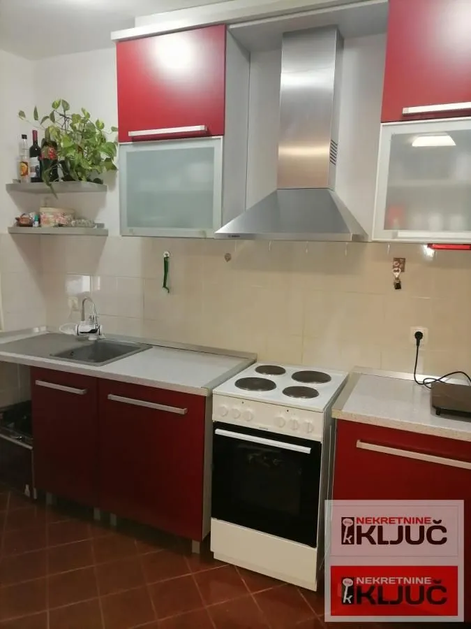 Prodaja, trosoban stan, 71m², Salajka, Novi Sad Sve Podlokacije