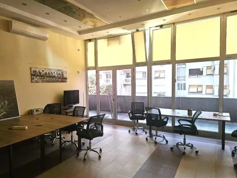 Izdavanje, poslovni prostor, 65m², Tivat, Crna Gora - image 1