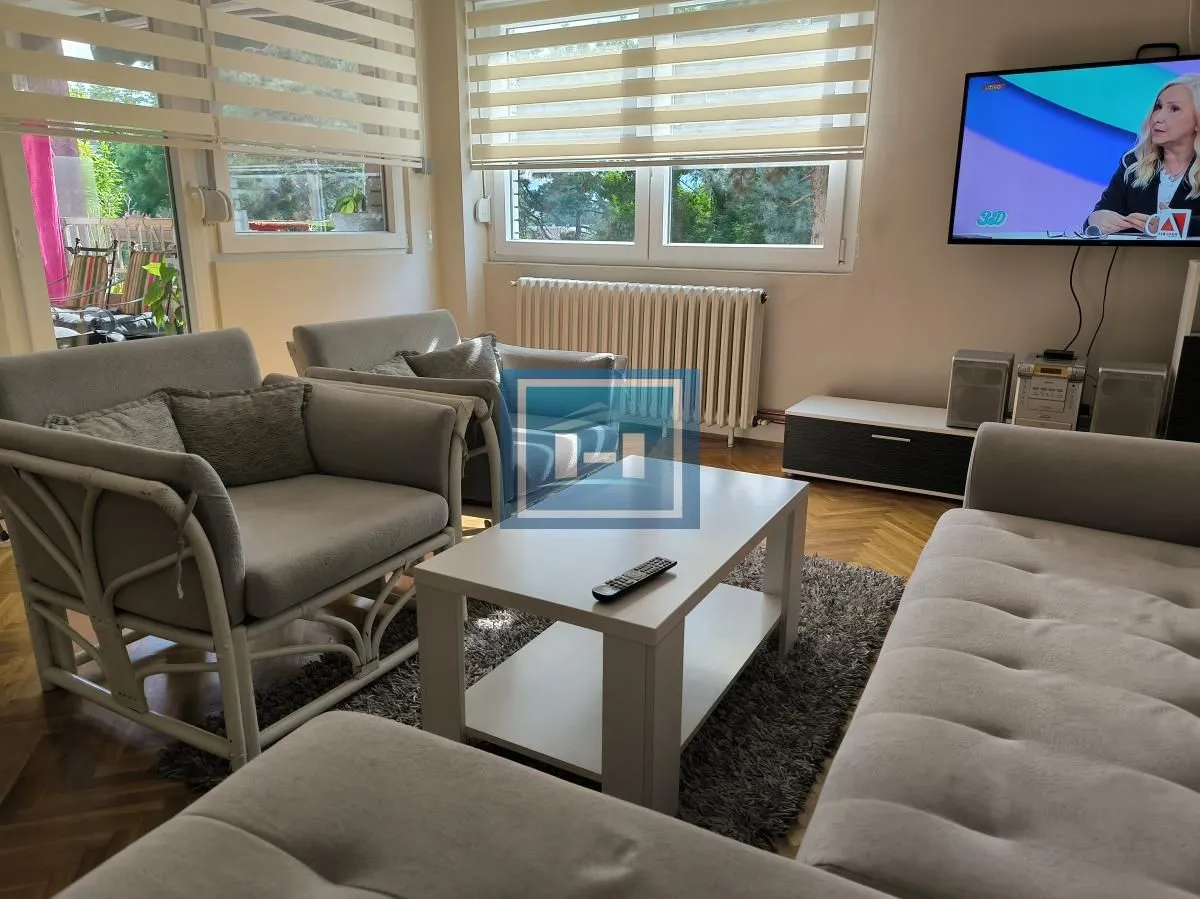 Prodaja, četvorosoban stan, 95m², Centar, Ćuprija